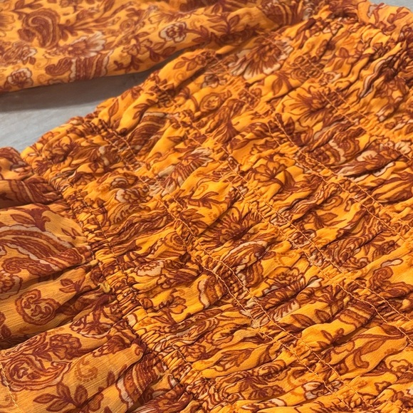 5/$25 bundle! Patrons of Peace Orange Floral Blouse - Picture 3 of 4